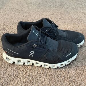 On cloud woman’s running Shoes